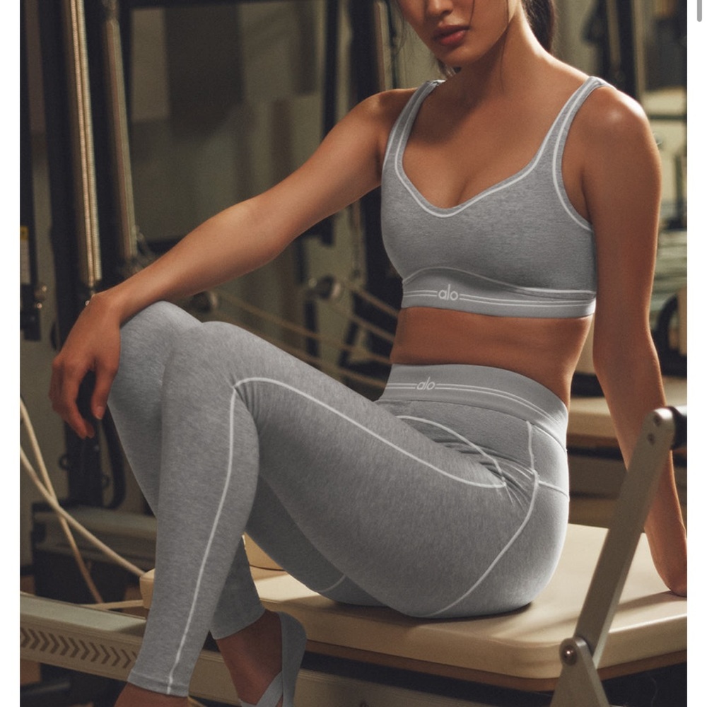 New Alosoft heather grey set size Small AloYoga heart throb bra and leggings